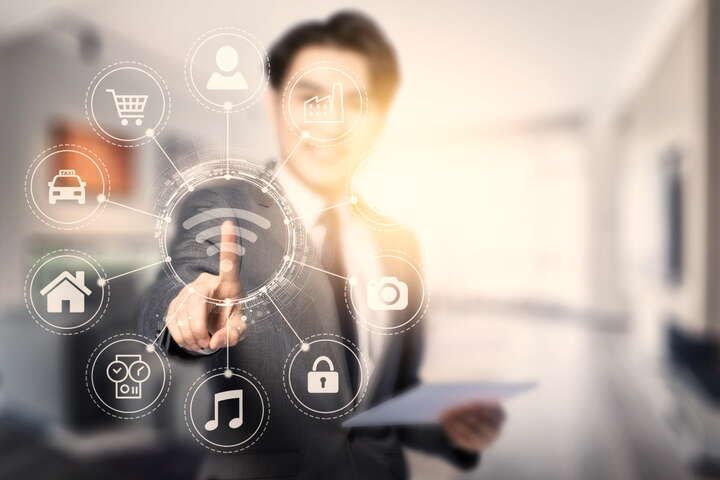 主题曲《[穿越](@replace=10001)》,为什么一首歌能撕开时空裂缝 